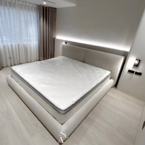 米色系軟包豆腐床架與間接照明氛圍