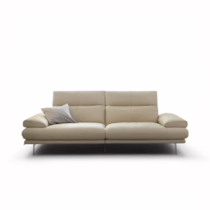 正面達克沙發，米白色頂級皮質，搭配金屬高腳與柔軟枕頭式扶手，展現現代義式風格