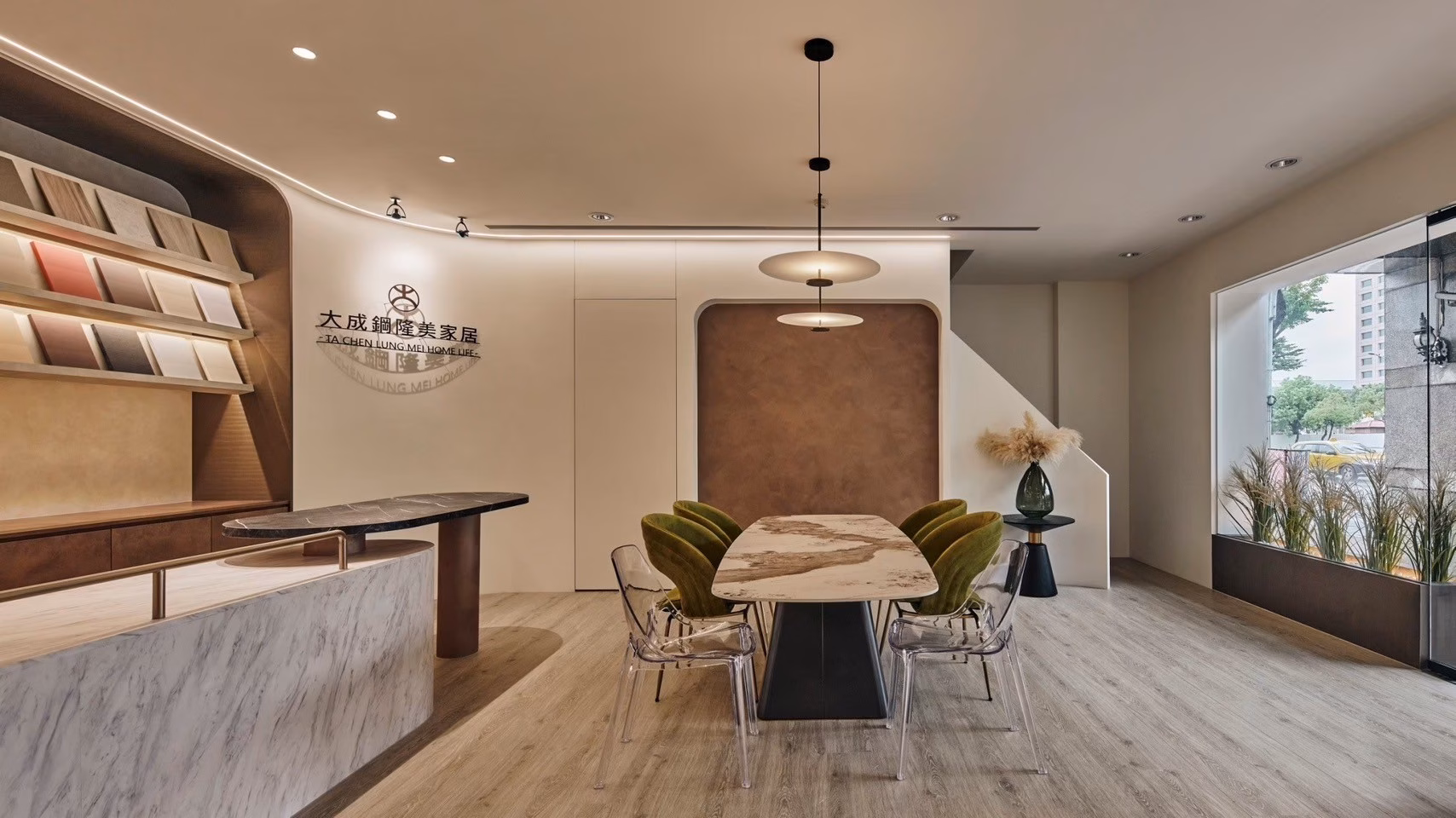 大成鋼板橋門市｜門市餐桌與床架展示全景